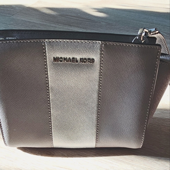 MICHAEL Michael Kors Selma Medium Crossbody - Picture 3 of 5